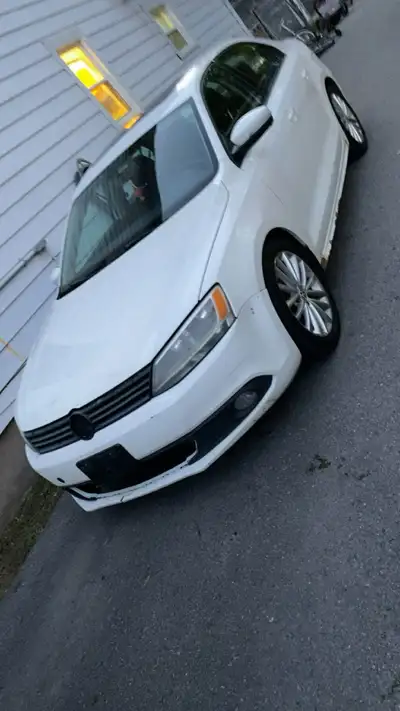 2011 Volkswagen Jetta 2.5 L 5 speed manual Gas It has 367,xxxKm on it, been well maintained. May nee...