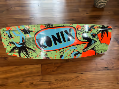 This is a used Ronix Vision Wakeboard that's ready to hit the water with its dimensions of 120cm in...