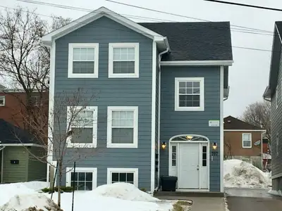 STUDENTS! NEWER BUILD NEAR St Lawrence College and QUEEN'S University Availability: May 1, 2025 Newe...
