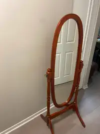 Vintage style wood standing mirror/Miroir sur pied/style antique