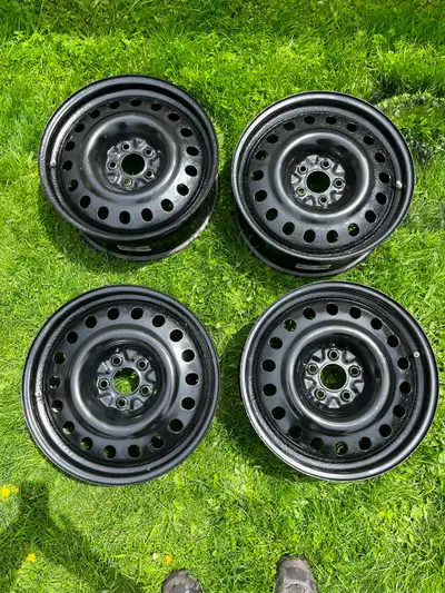 Roue acier 18’’ avec TPMS Hyundai-Kia 5/114.3 centre 67.1 voir photo $400 Discutable cellulaire 418-...