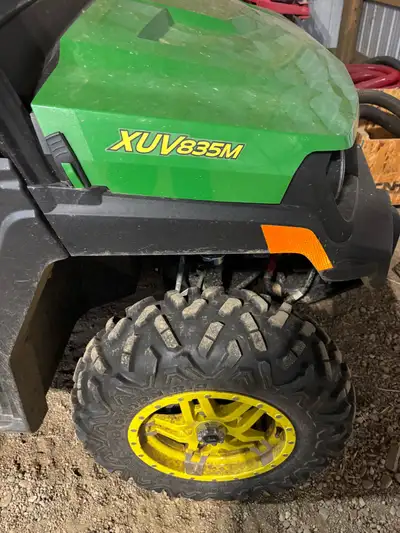 2023 John Deere side x side XUV 835, 130 hrs , 4x4, upgraded LED front headlights, stored inside dur...