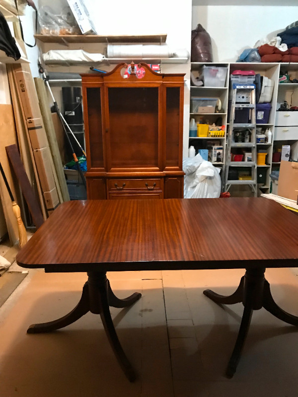 Antique Solid Mahogany Dining Room Set - 9 Pieces in Dining Tables & Sets in Mississauga / Peel Region - Image 2