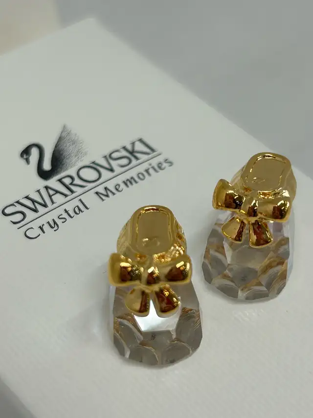 SWAROVSKI BABY SHOES in Arts & Collectibles in Oshawa / Durham Region - Image 4