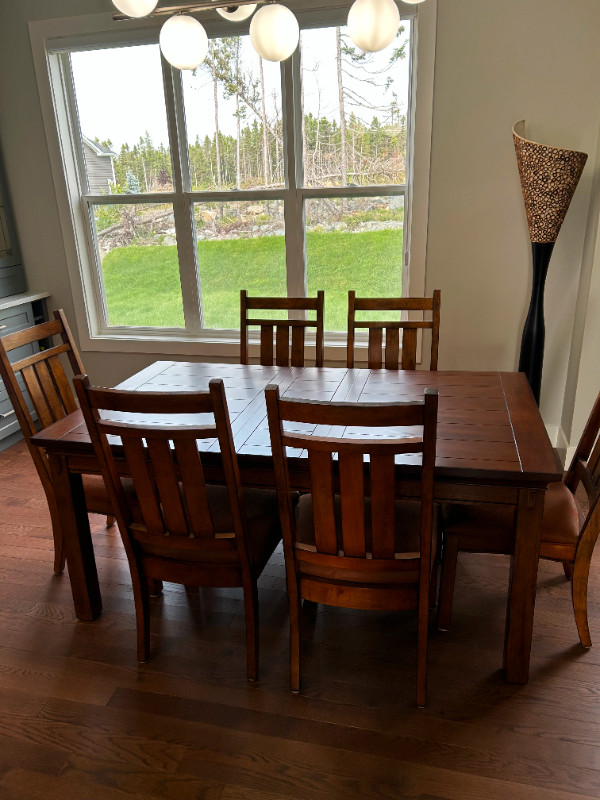 Dining / Kitchen Table & Chairs in Dining Tables & Sets in St. John's - Image 2