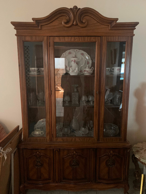 Antique credenza dans Buffets et vaisseliers  à Ville de Montréal