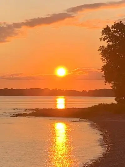 Sherkston Shores- Shipwreck 5- Lakefront lot. Best sunsets in the park. ~ 2 bedrooms (queen in the m...
