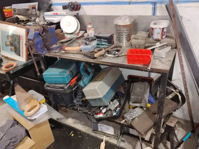 Work bench with vice in Tool Storage & Benches in Hamilton - Image 3