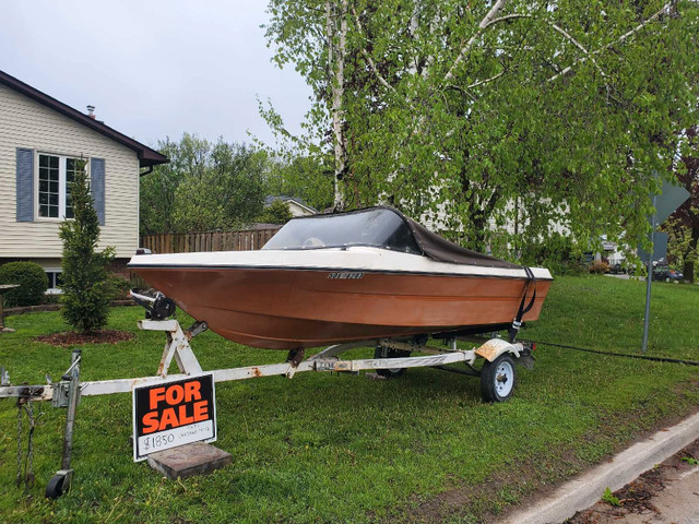 14 ft Fiberglass Boat in Powerboats & Motorboats in Barrie