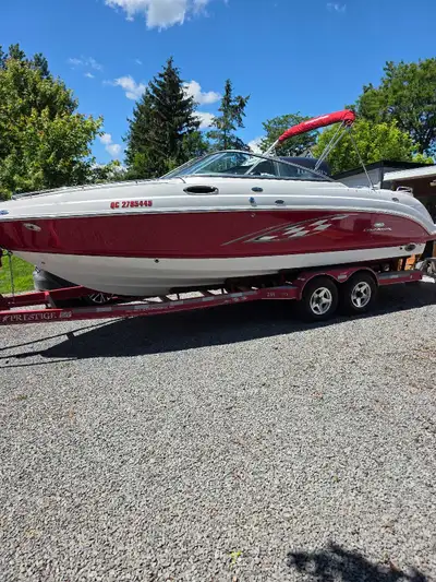 2006 Chaparral 255 ssi Cabine cuddy 547 heures Moteur Mercruiser 496 HO 425 HP Pieds bravo 3 2 batte...