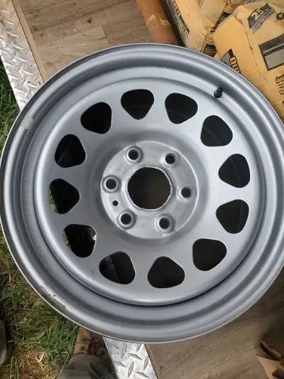 RTX 17 x 8J Steel Gray Rims 5 Lug All Fitted with TPMS Tire Sensors Excellent Condition Less then 10...