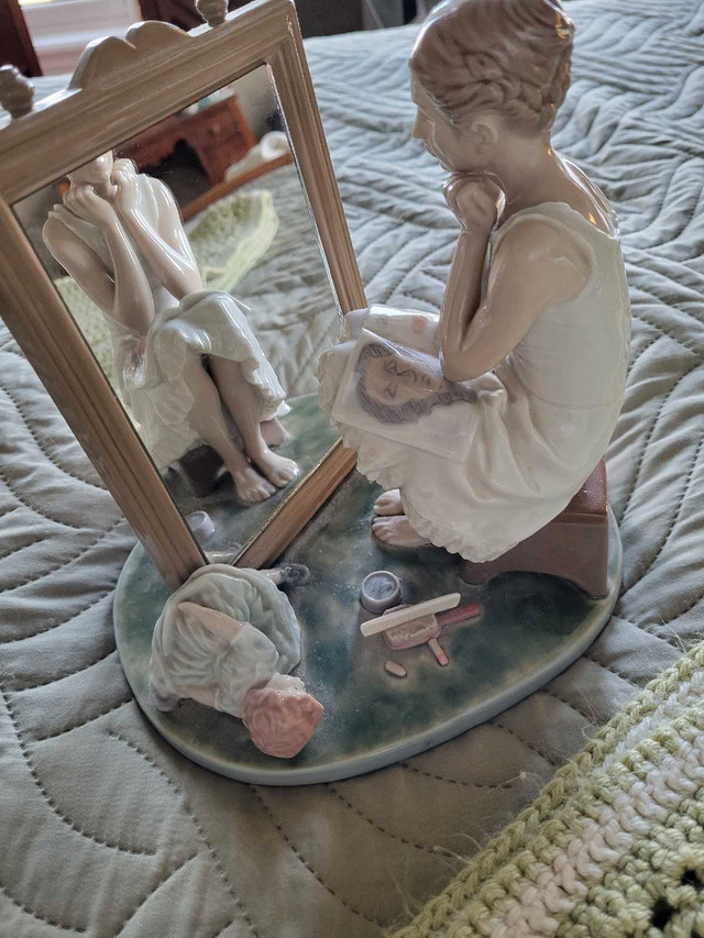 Lladro 1411 Day Dreamer--Norman Rockwell series.  in Arts & Collectibles in Peterborough - Image 2