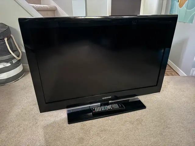 Samsung 37” HD TV in TVs in Ottawa - Image 2