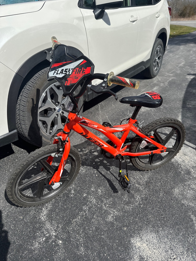 18 inch boys bike - excellent condition in Kids in Napanee
