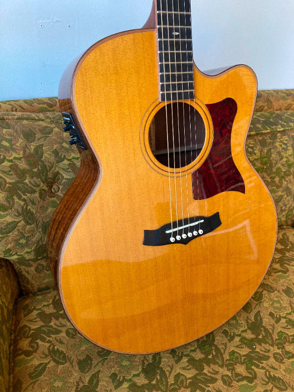 Tanglewood TW-55 H-B Jumbo Acoustic Guitar with Hard Case dans Guitares  à Ville de Montréal - Image 2