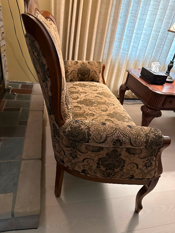 $400 one owner, Korson Furniture  Wingback Settee barely used in Couches & Futons in Norfolk County - Image 2