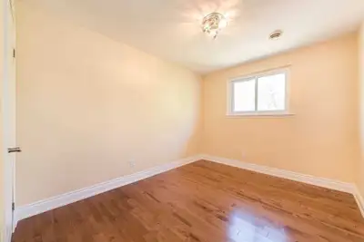 4 bedroom house up unit near UTM for rentMain & Up 3 Floors,