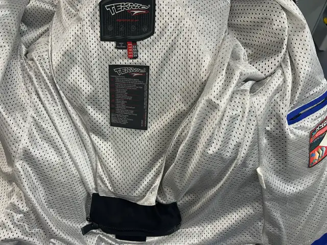 motorcycle jacket in Motorcycle Parts & Accessories in Hamilton - Image 5