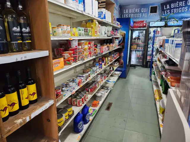 Dépanneur Vieux-Longueuil in Other Business & Industrial in Longueuil / South Shore - Image 4