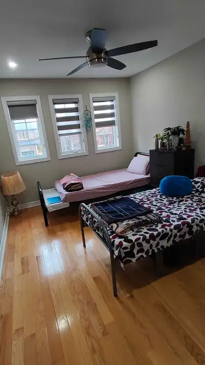 A shared room from April 1st is available for single occupancy in a furnished house. 1. Availability...