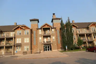 Beau condo Cochrane, View more