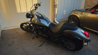 2020 Kawasaki Vulcan 900 Custom with only ~4,900 km, no scratches, never dropped, like new. This bik...