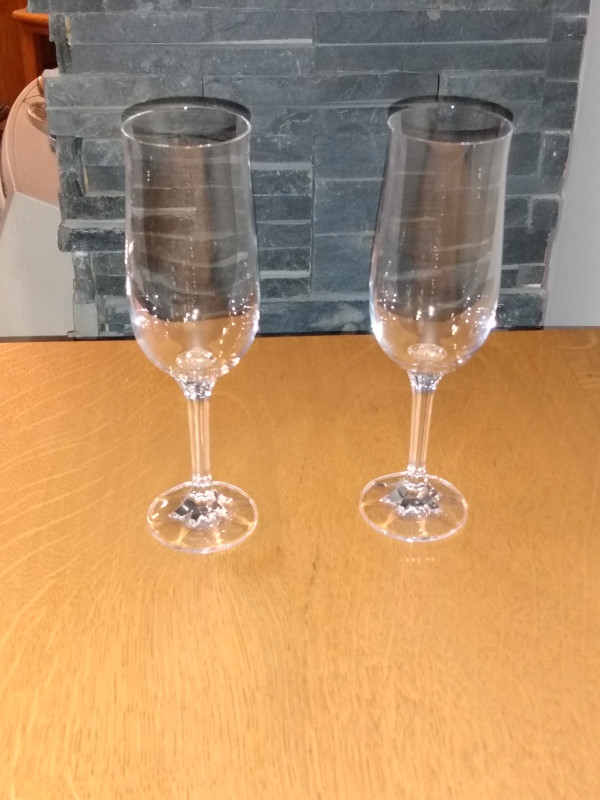 Vintage Pinwheel Bohemian Crystal Wine Glasses (8) in Arts & Collectibles in Delta/Surrey/Langley - Image 3