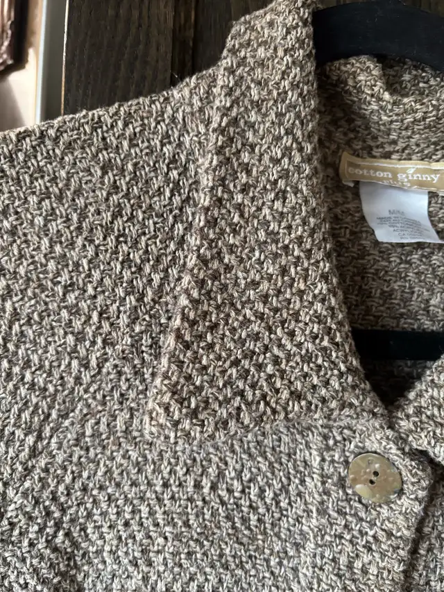 Ladies sweater in Women's - Tops & Outerwear in Kitchener / Waterloo - Image 4