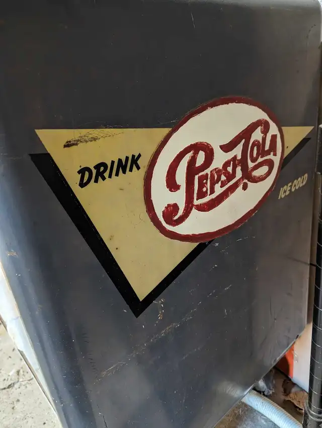 vintage Pepsi machine (water cooled) in Garage Sales in City of Toronto - Image 6