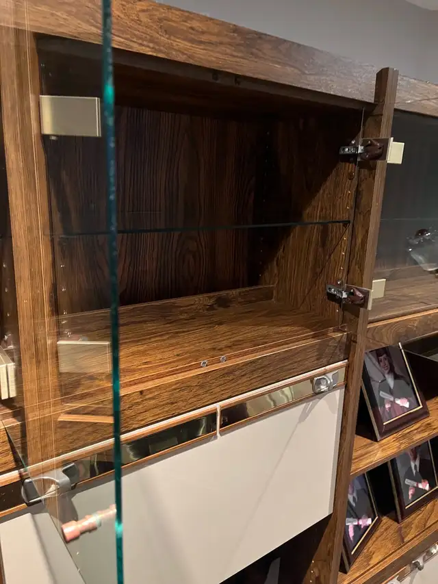 Wall-Mounted Unit with 3 Sections555654437352908802
