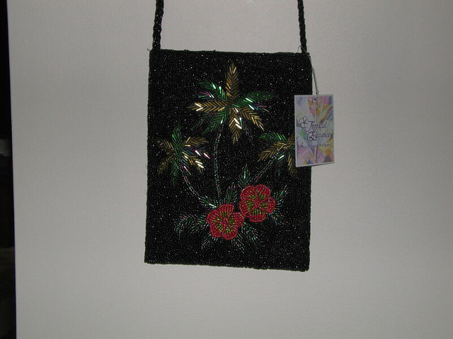 Palm tree hand beaded purse from Hawaii in Women's - Bags & Wallets in Kamloops