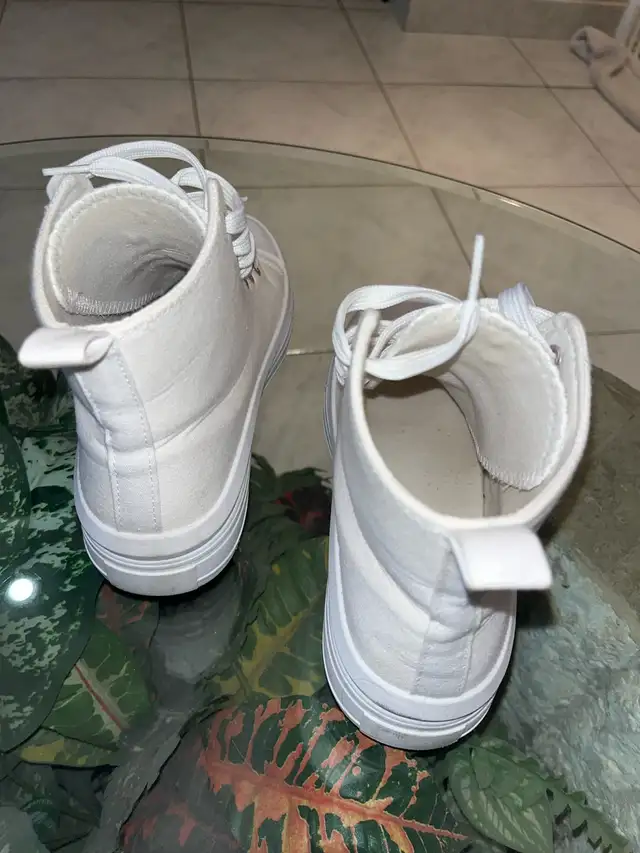 women's shoes in Women's - Shoes in City of Montréal - Image 5