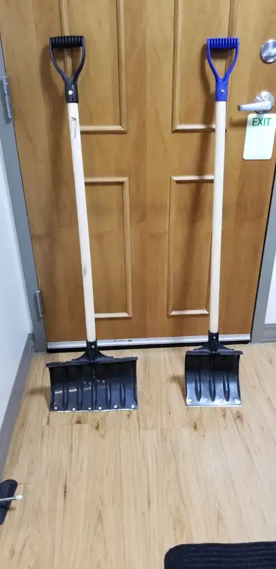 VEHICLE EMERGENCY SNOW SHOVELS. Re-enforced., View more