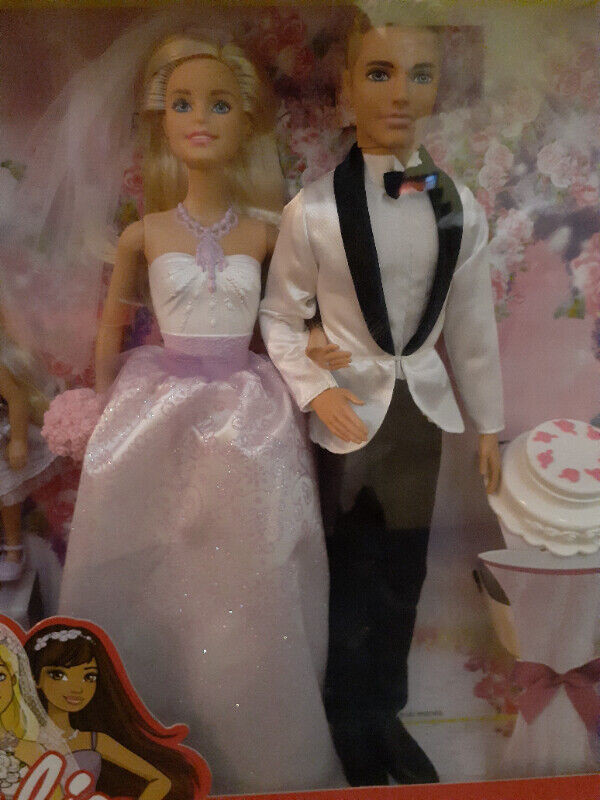 Barbie and Ken Fairytale Wedding Gift Set in Arts & Collectibles in Hamilton - Image 2