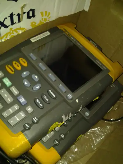 Fluke 196B Scopemeter Handheld 2 Channel Oscilloscope 100mhz 1GS, View more