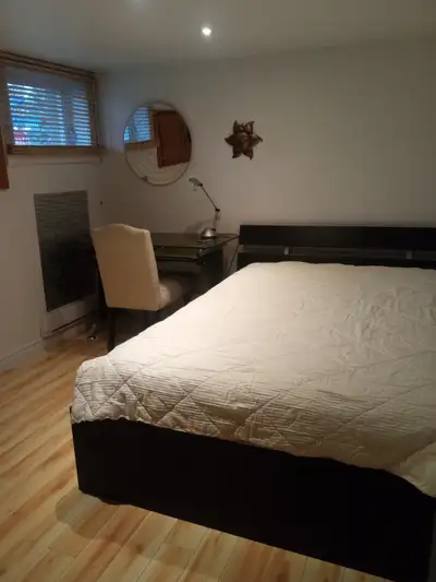 Chambre propre à louer dans maison/bi génération située à Duvernay, Laval, secteur verdure et tranqu...