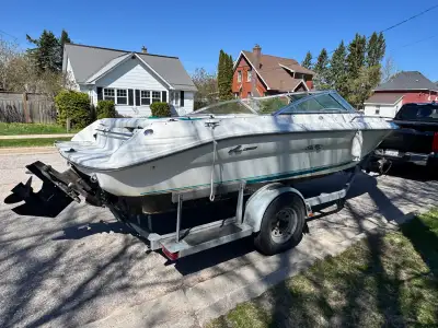 1995 SeaRay 200BR Signature for sale. Boat in very good shape - has a 5.7L motor, bimini top in exce...