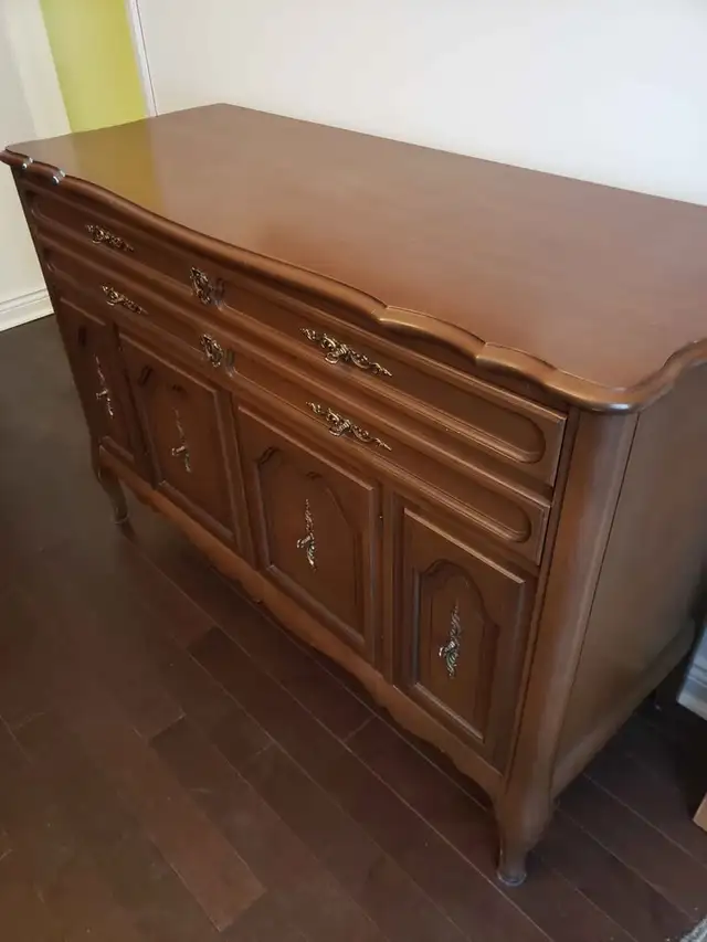 GREAT CONDITION MALCOLM SIDEBOARD--OPTIONAL HUTCH AVAILABLE in in Hutches & Display Cabinets in Markham / York Region - Image 4