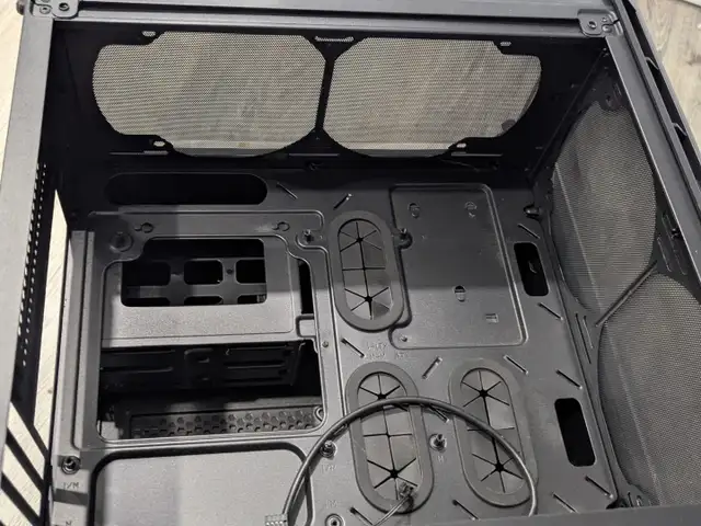 Corsair Crystal Series 280X Dual chamber MATX gaming case in Desktop Computers in Markham / York Region - Image 9