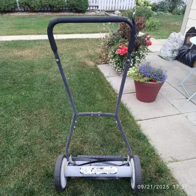 14-in Quiet Manual Mower with 5 Rotating Steel Blades, View more