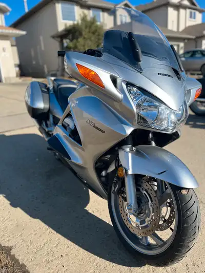 This bike is in beautiful condition and has been serviced and maintained since new. Recently: new fr...