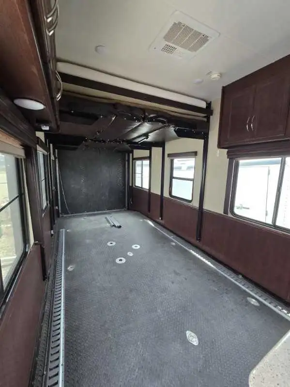 2014 cyclone toy hauler 18ft garage in Travel Trailers & Campers in Lethbridge - Image 6