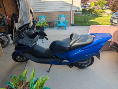 Selling my 2006 Honda Reflex scooter, a reliable and efficient ride with 27103 kilometers on the clo...