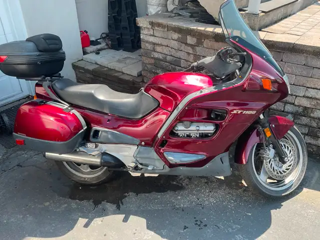 Moto Honda st1100 2000 a vendre in Touring in Laval / North Shore - Image 3