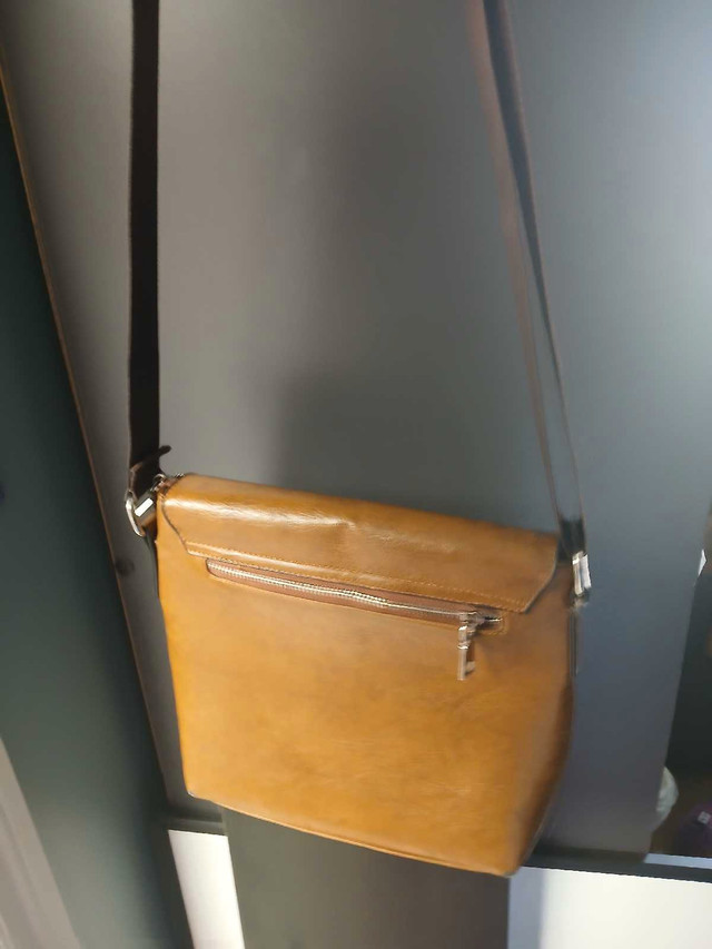 Senor Frog's Crossbody Bag in Bags & Luggage in Ottawa - Image 4