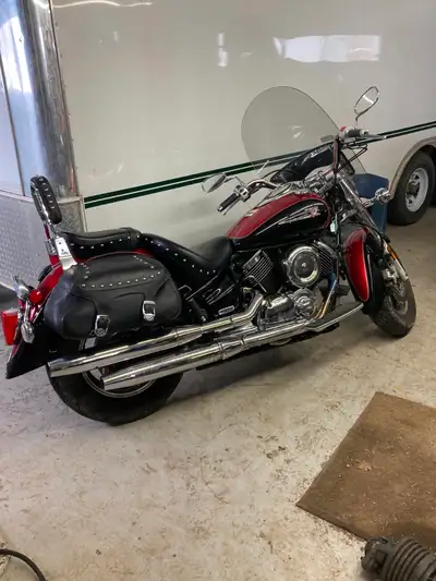 2005 Yamaha V-star Silverado. Lady driven. Very good condition. 14000 km. Has a few scratches/rubs....