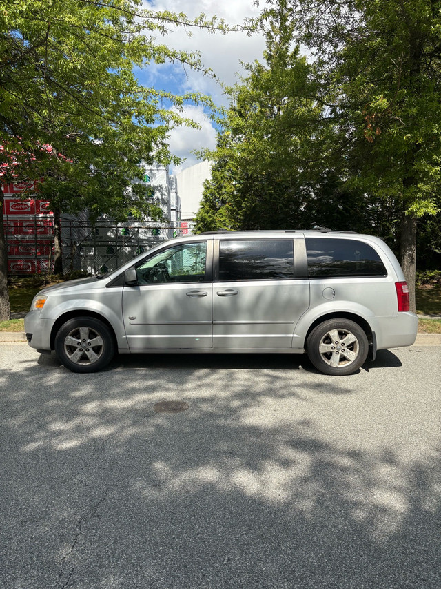 2009 Dodge Caravan in Cars & Trucks in Richmond - Image 2