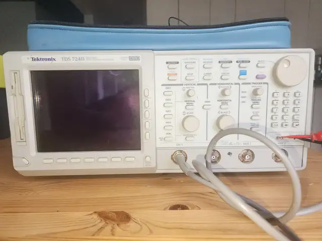 Tektronix TDS-724D in General Electronics in City of Montréal - Image 7