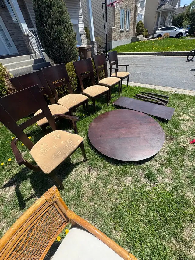 dinning set in Dining Tables & Sets in Laval / North Shore - Image 4