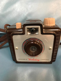 KODAK VINTAGE BROWNIE HOLIDAY CAMERA 1950s